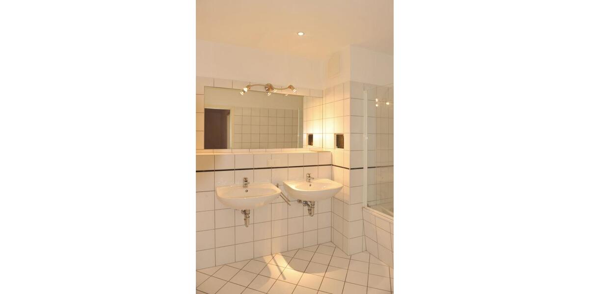 Dachgeschoßwohnung Zwickau - 2 Zimmer, 60 m&sup2;, 510&euro; | Angebot:26071725