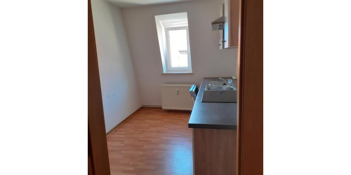 Dachgeschoßwohnung Glauchau - 2 Zimmer, 50 m&sup2;, 300&euro; | Angebot:25432917