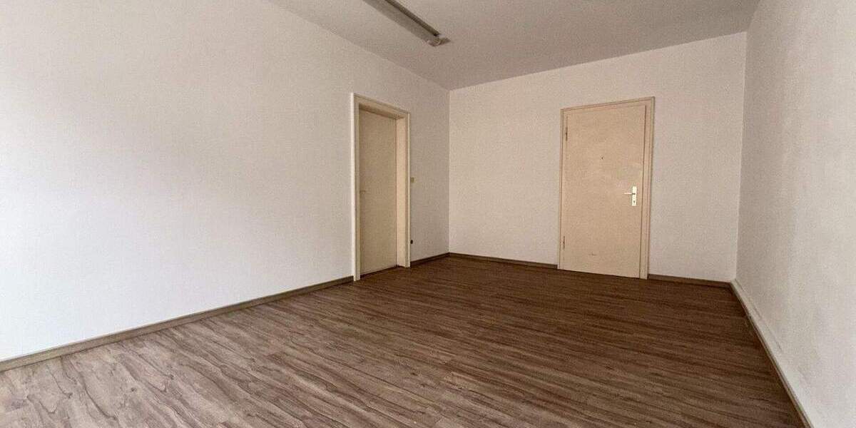 Etagenwohnung Zwickau Innenstadt - 5 Zimmer, 120 m&sup2;, 600&euro; | Angebot:25729285
