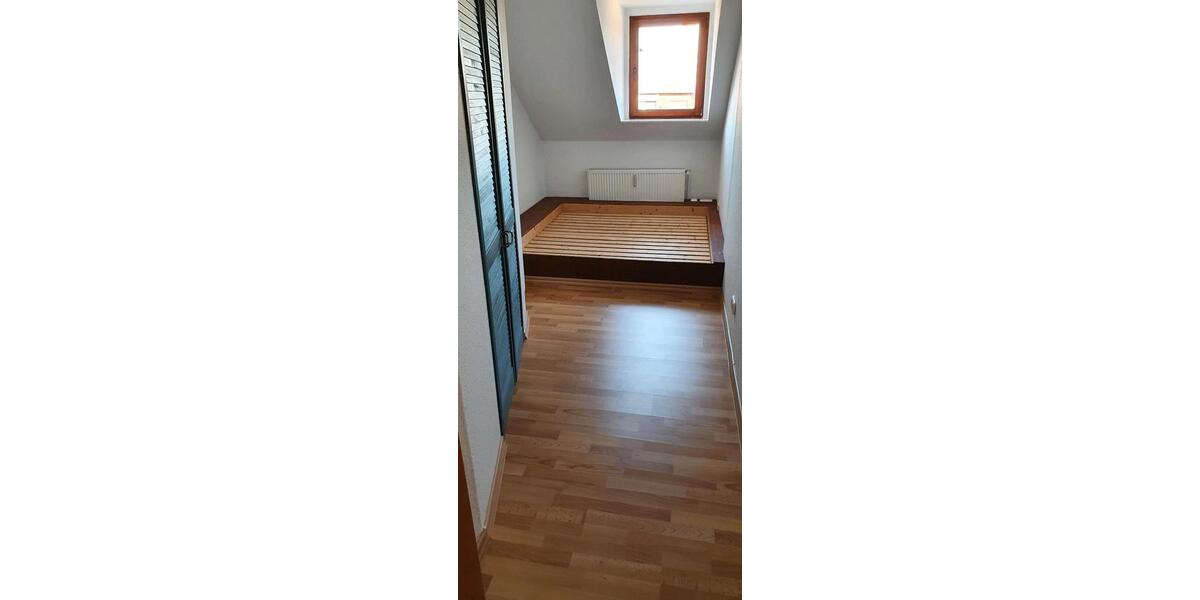 Dachgeschoßwohnung Crimmitschau - 2 Zimmer, 53 m&sup2;, 505&euro; | Angebot:25407280