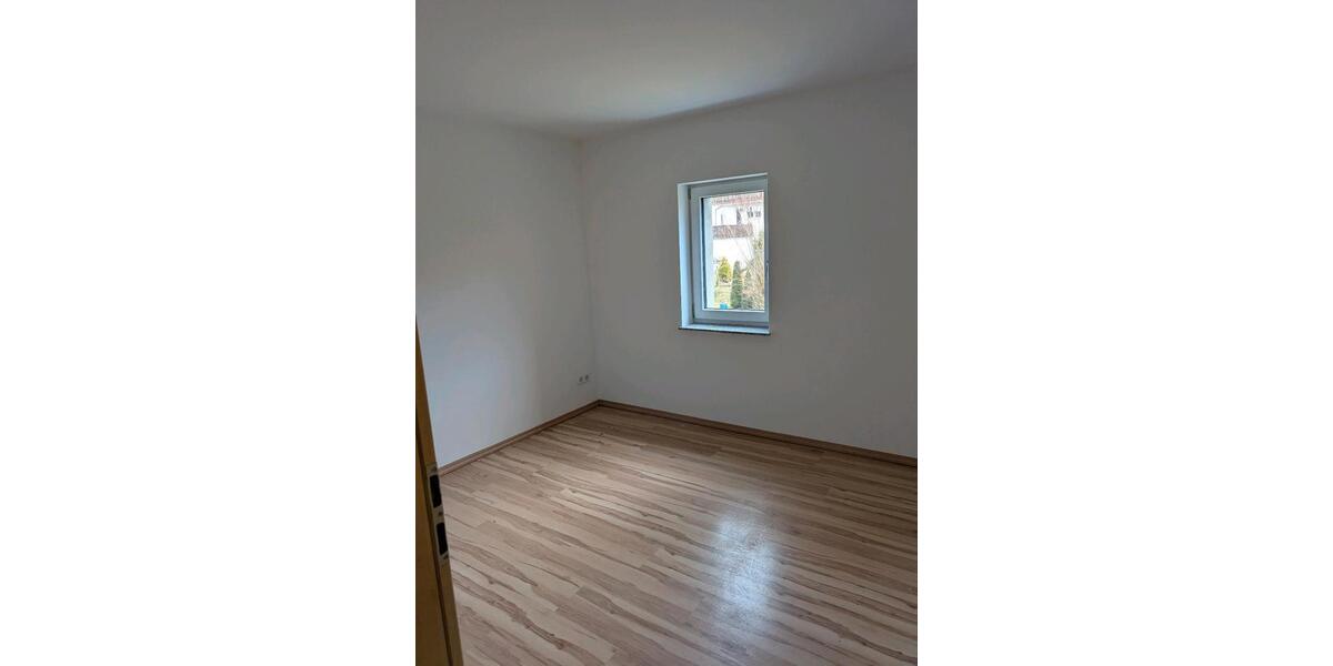 Etagenwohnung Zwickau Auerbach - 2 Zimmer, 59 m&sup2;, 440&euro; | Angebot:25097220