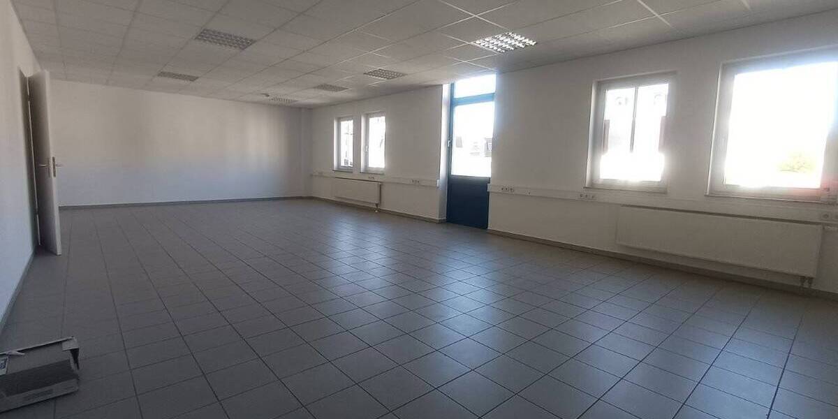 Gewerbeobjekt Zwickau Innenstadt - 3 Zimmer, 140 m&sup2;, 1.199&euro; | Angebot:26695005
