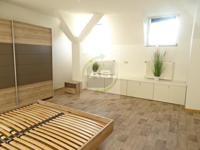 Dachgeschoßwohnung Zwickau - 3 Zimmer, 107 m&sup2;, 750&euro; | Angebot:22591271