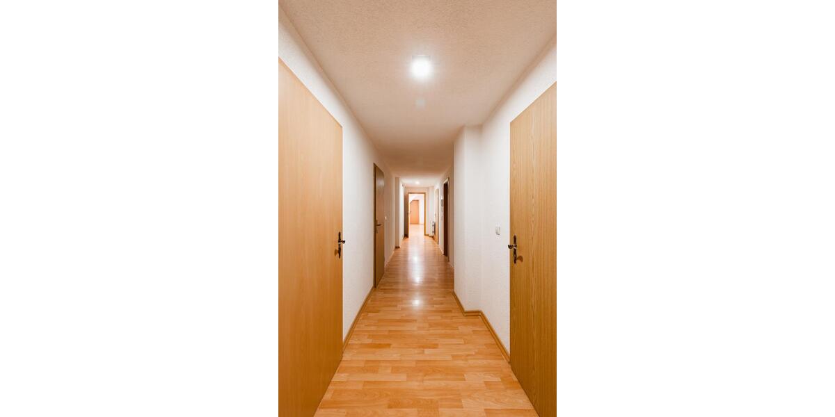 Etagenwohnung Lichtenstein (Sachsen) - 6 Zimmer, 1.000&euro; | Angebot:23428142