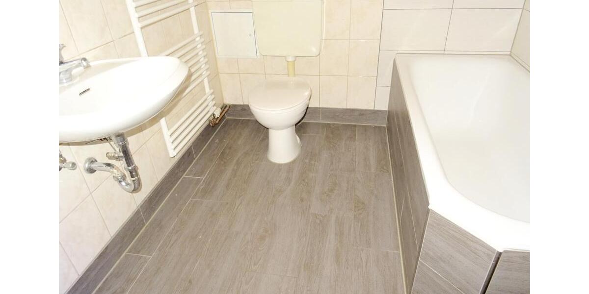 Etagenwohnung Werdau - 3 Zimmer, 82 m&sup2;, 450&euro; | Angebot:23438477