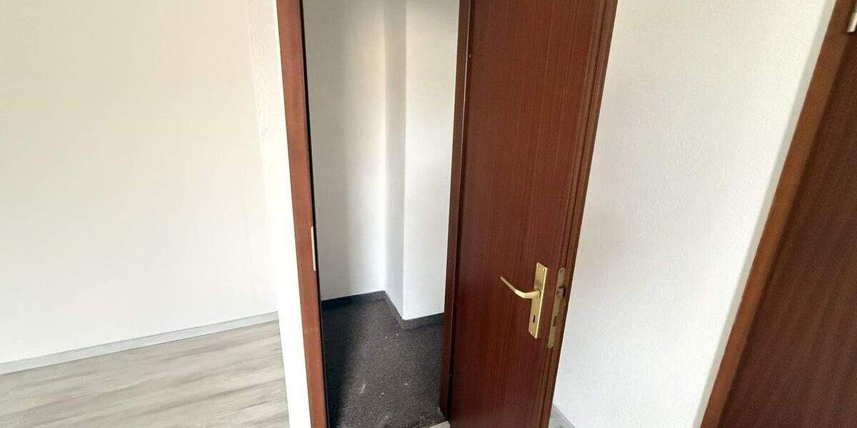 Etagenwohnung Zwickau Niederplanitz - 3 Zimmer, 79 m&sup2;, 470&euro; | Angebot:25707422