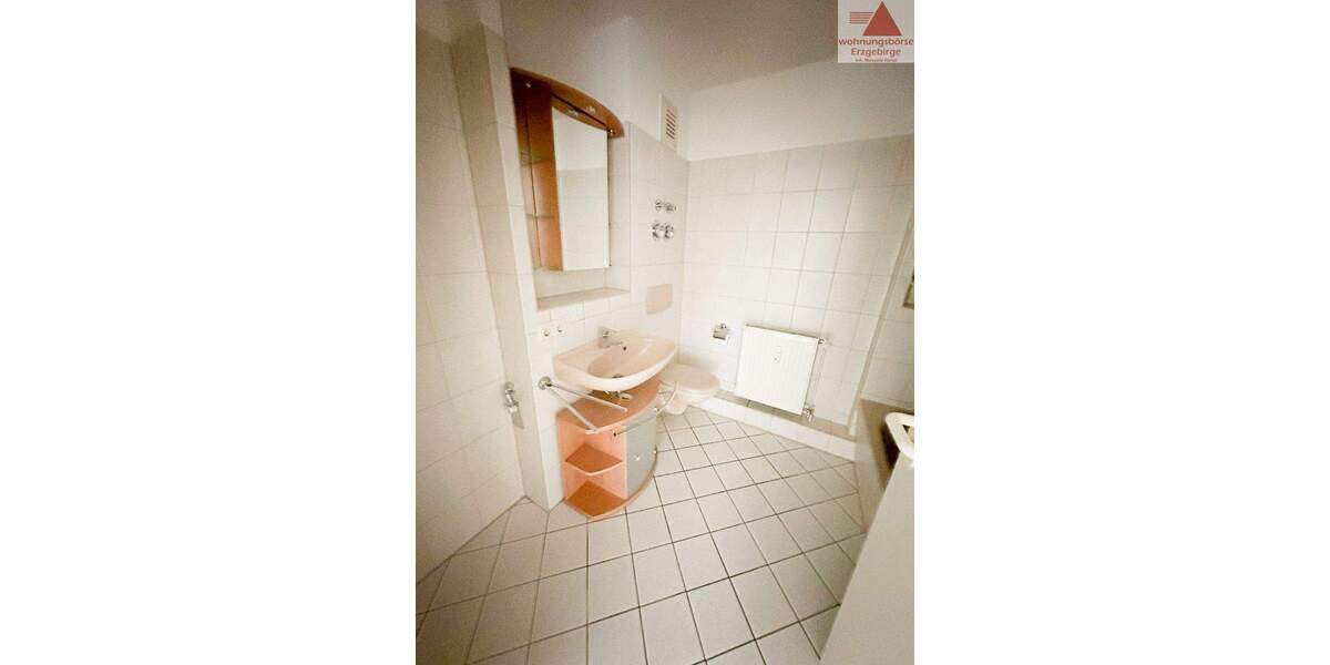 Etagenwohnung Glauchau - 3 Zimmer, 69 m&sup2;, 552&euro; | Angebot:25899005