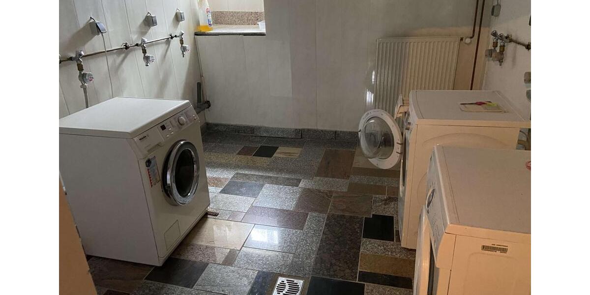 Etagenwohnung Reichenbach im Vogtland - 3 Zimmer, 83 m&sup2;, 480&euro; | Angebot:25351039