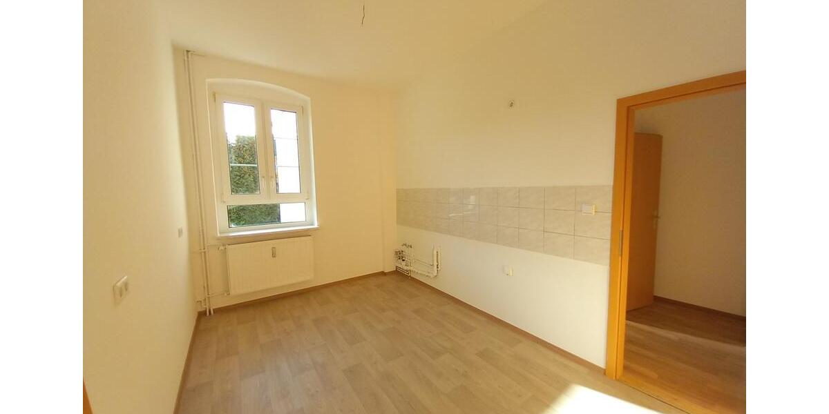 Etagenwohnung Glauchau - 4 Zimmer, 87 m&sup2;, 480&euro; | Angebot:25867453