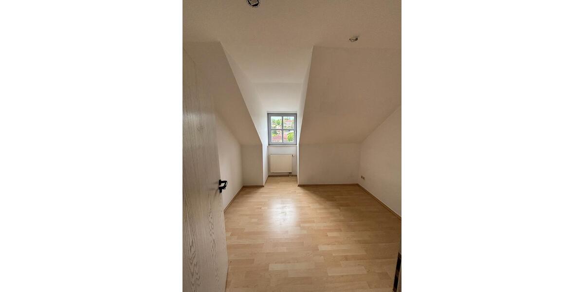 Dachgeschoßwohnung Meerane - 2 Zimmer, 50 m&sup2;, 350&euro; | Angebot:24214745