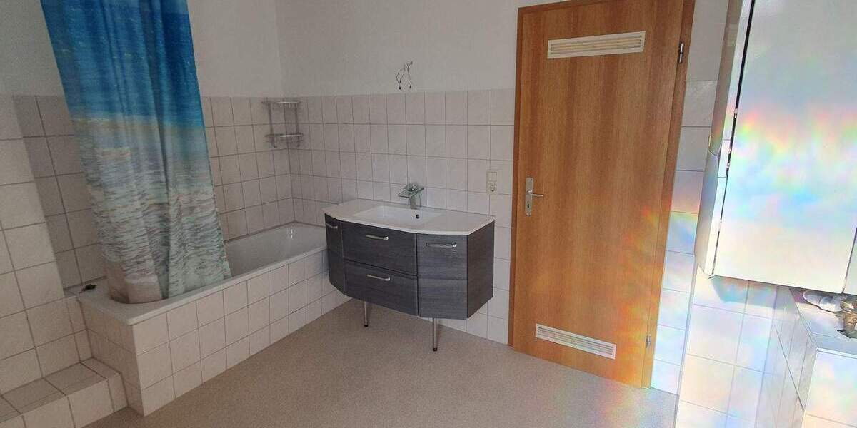 Etagenwohnung Schmölln - 2 Zimmer, 66 m&sup2;, 340&euro; | Angebot:25671830
