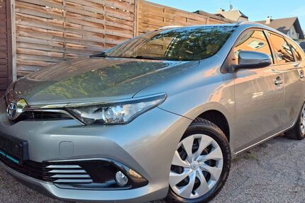 Toyota Auris 99.980 km 11.400 &euro; Limbach-Oberfrohna 09212