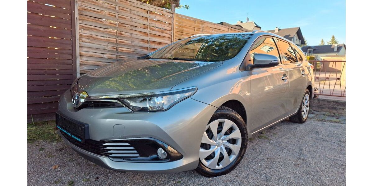 Toyota Auris 99.980 km 11.400 &euro; Limbach-Oberfrohna 09212