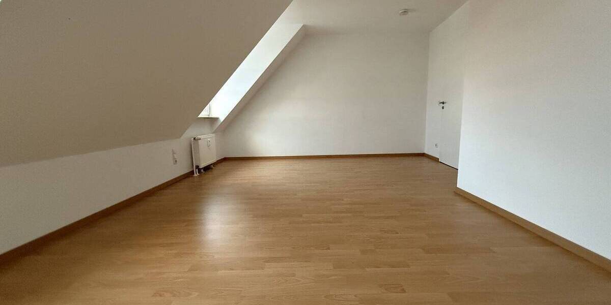 Etagenwohnung Zwickau Innenstadt - 2 Zimmer, 67 m&sup2;, 440&euro; | Angebot:25670164
