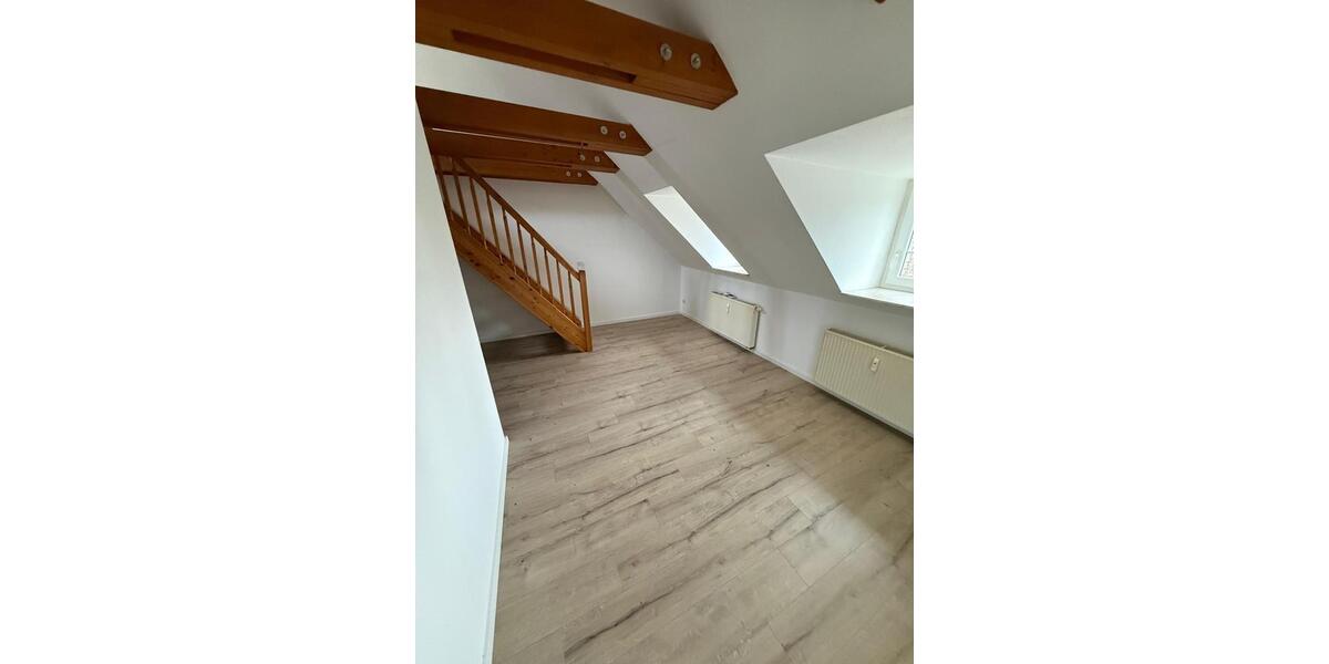 Dachgeschoßwohnung Lichtenstein (Sachsen) - 3.5 Zimmer, 76 m&sup2;, 460&euro; | Angebot:25902789