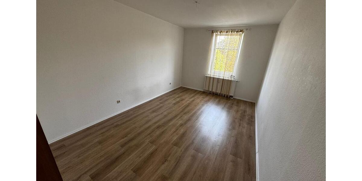 Etagenwohnung Crimmitschau - 4 Zimmer, 100 m&sup2;, 520&euro; | Angebot:25613113