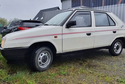 Skoda Favorit 102.000 km 3.990 &euro; Zwickau 08064