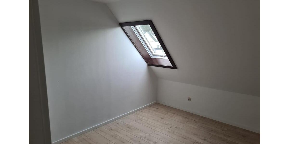 Dachgeschoßwohnung Wilkau-Haßlau Haßlau - 3 Zimmer, 50 m&sup2;, 350&euro; | Angebot:25253518