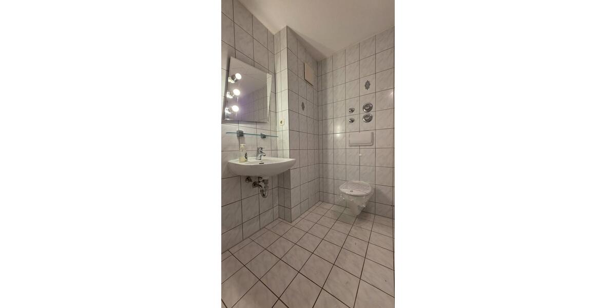Dachgeschoßwohnung Zwickau Zwickau-Nord - 3 Zimmer, 66 m&sup2;, 380&euro; | Angebot:22307045
