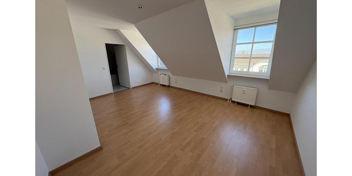 Dachgeschoßwohnung Zwickau Zwickau-Nord - 2 Zimmer, 68 m&sup2;, 420&euro; | Angebot:25255886