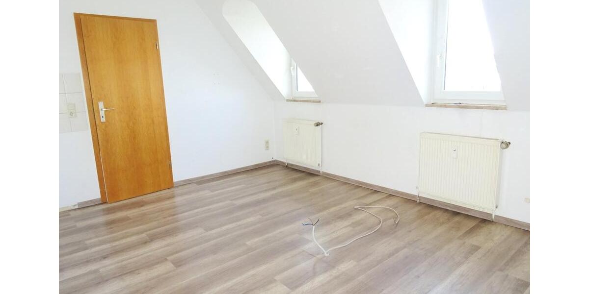 Etagenwohnung Werdau - 3 Zimmer, 82 m&sup2;, 450&euro; | Angebot:23438477