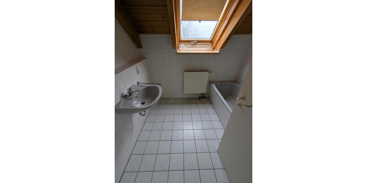 Dachgeschoßwohnung Nobitz - 2.5 Zimmer, 61 m&sup2;, 650&euro; | Angebot:25892549