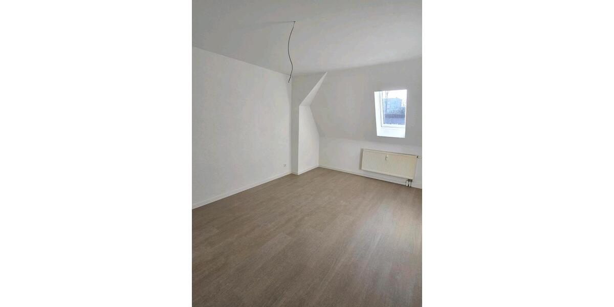 Dachgeschoßwohnung Zwickau Neuplanitz - 4 Zimmer, 70 m&sup2;, 700&euro; | Angebot:23910858