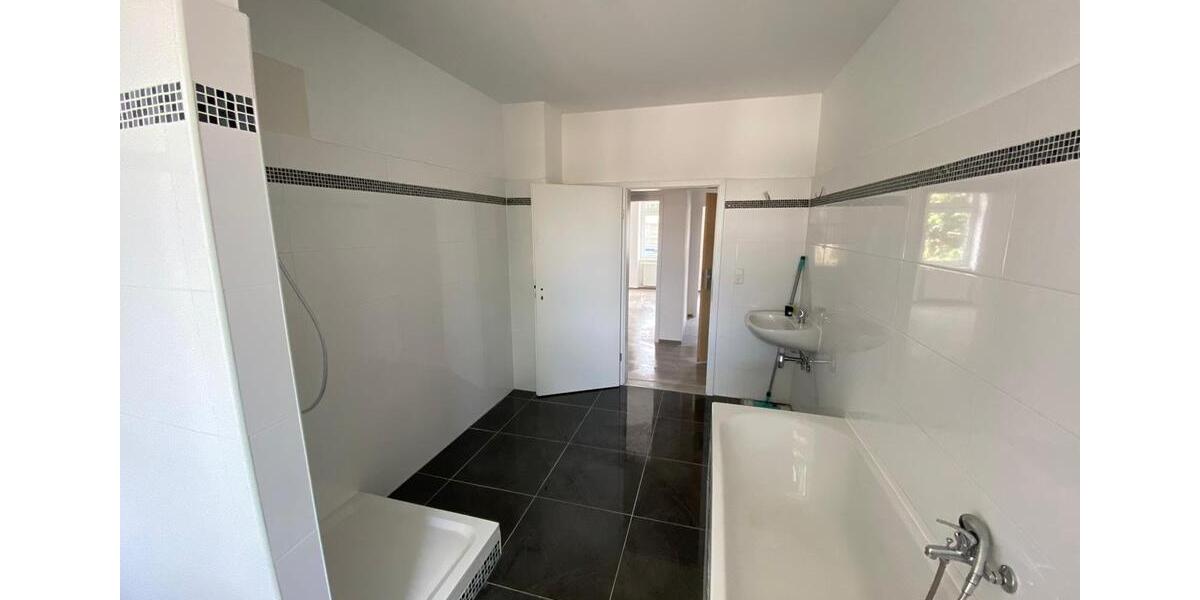 Etagenwohnung Zwickau - 4 Zimmer, 95 m&sup2;, 650&euro; | Angebot:25052648