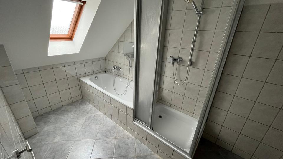 Dachgeschoßwohnung Werdau - 4 Zimmer, 80 m&sup2;, 500&euro; | Angebot:23808651