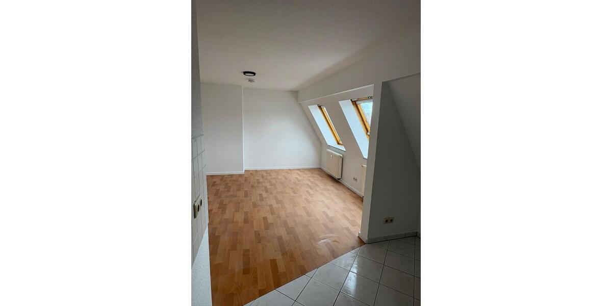 Dachgeschoßwohnung Zwickau Zwickau-West - 2 Zimmer, 35 m&sup2;, 230&euro; | Angebot:25219046