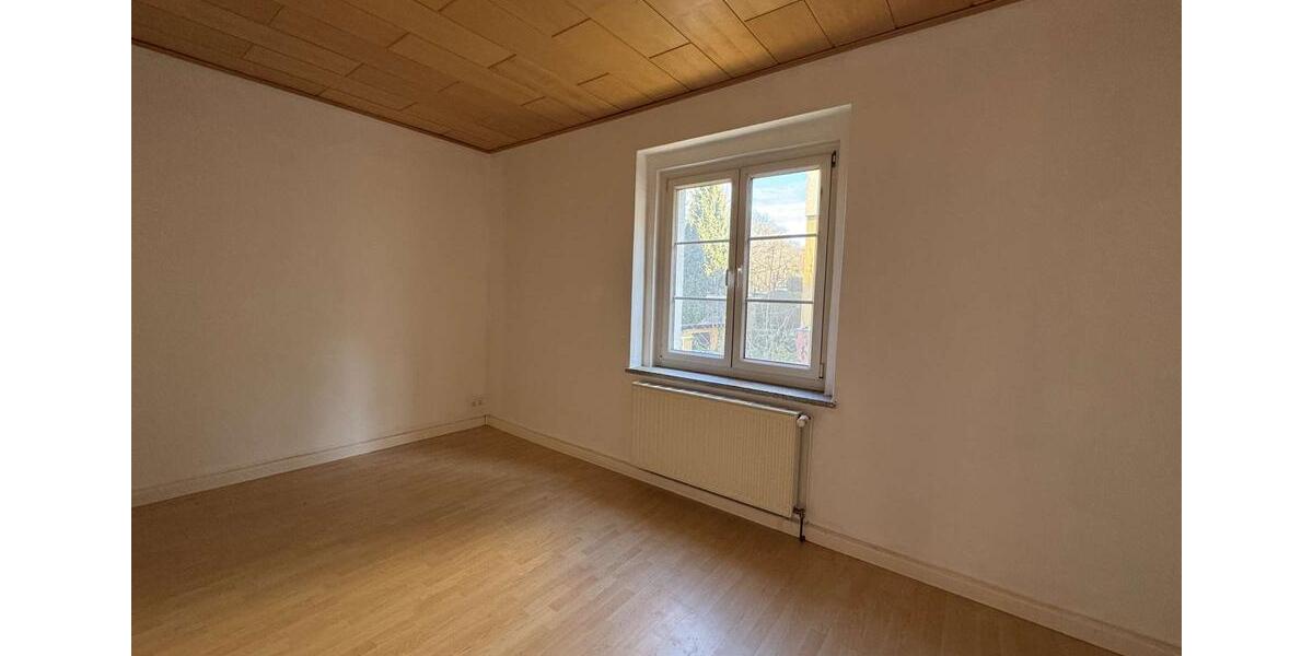 Etagenwohnung Zwickau Auerbach - 3 Zimmer, 60 m&sup2;, 380&euro; | Angebot:20089990