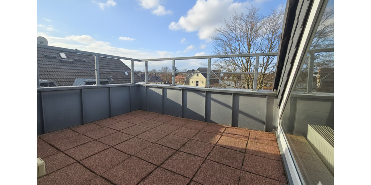 Dachgeschoßwohnung Glauchau - 3 Zimmer, 80 m&sup2;, 650&euro; | Angebot:25392785