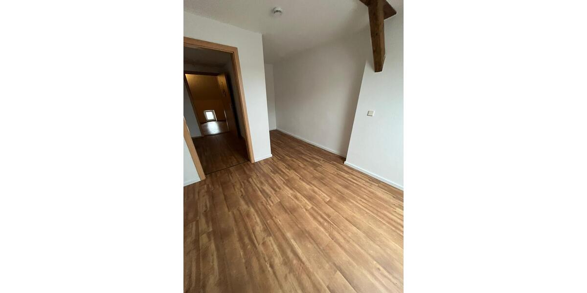Dachgeschoßwohnung Glauchau - 3 Zimmer, 68 m&sup2;, 300&euro; | Angebot:21635930