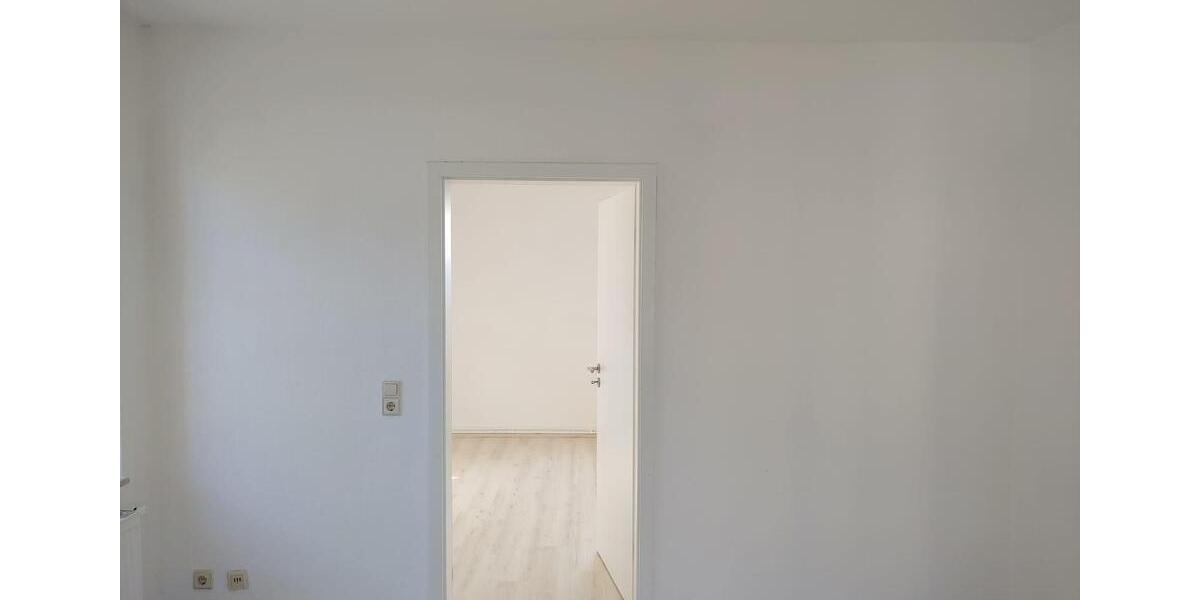 Etagenwohnung Glauchau - 1 Zimmer, 33 m&sup2;, 200&euro; | Angebot:24487631