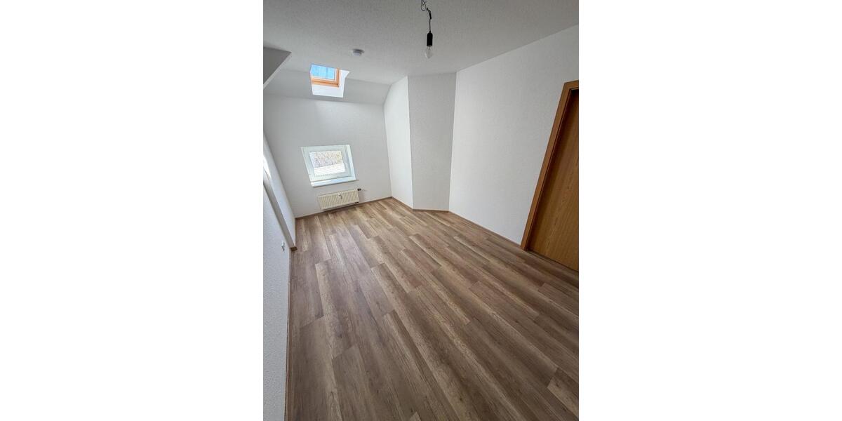 Dachgeschoßwohnung Werdau - 3 Zimmer, 67 m&sup2;, 334&euro; | Angebot:26131598