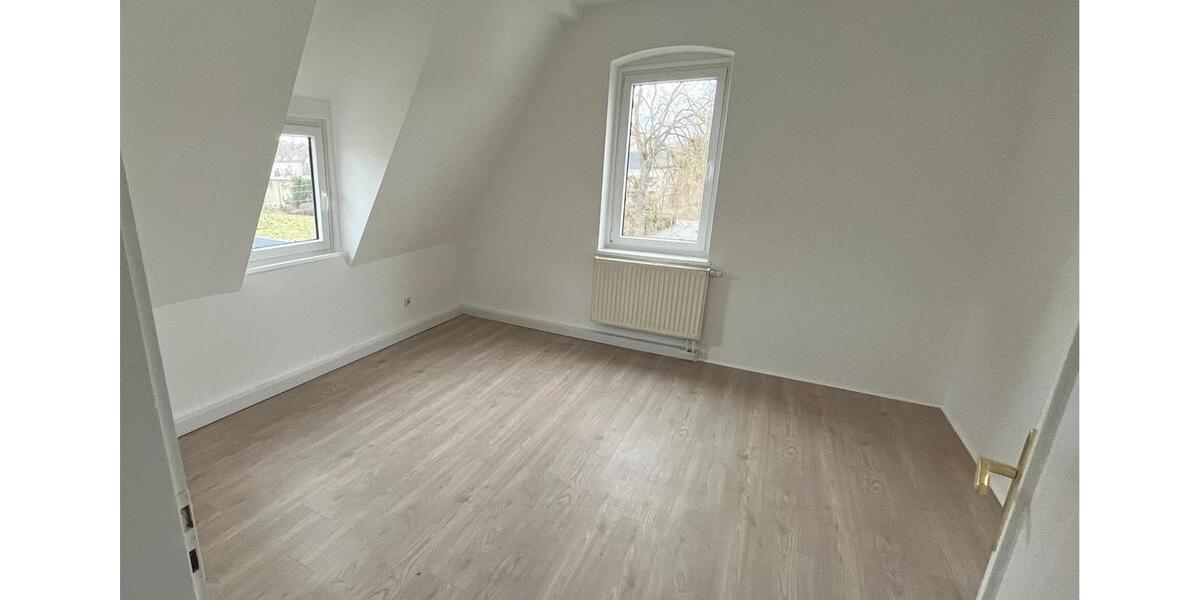 Dachgeschoßwohnung Gersdorf - 5 Zimmer, 130 m&sup2;, 900&euro; | Angebot:25717822