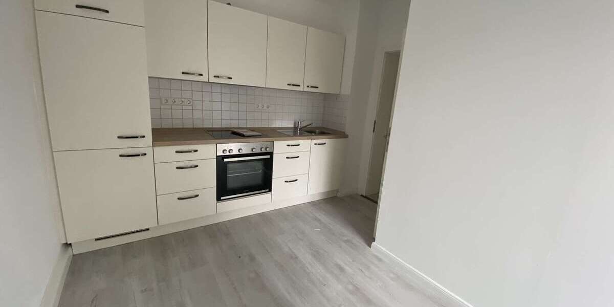 Etagenwohnung Zwickau Geb. Reichenb. Str./Freiheitssiedlung - 2 Zimmer, 50 m&sup2;, 300&euro; | Angebot:25100359