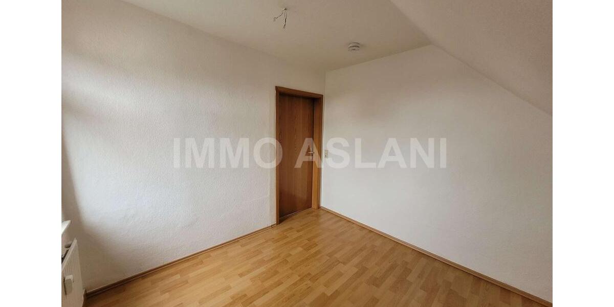 Dachgeschoßwohnung Limbach-Oberfrohna Oberfrohna - 3 Zimmer, 80 m&sup2;, 400&euro; | Angebot:21272256