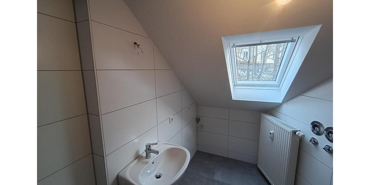 Dachgeschoßwohnung Reichenbach im Vogtland - 3 Zimmer, 74 m&sup2;, 450&euro; | Angebot:25219041