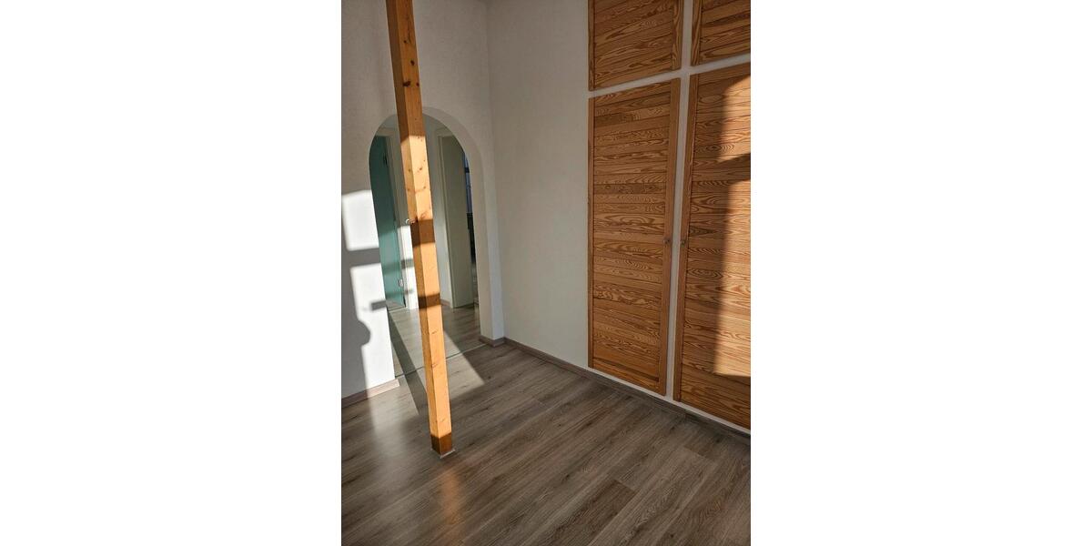 Etagenwohnung Greiz - 2 Zimmer, 77 m&sup2;, 430&euro; | Angebot:25792969