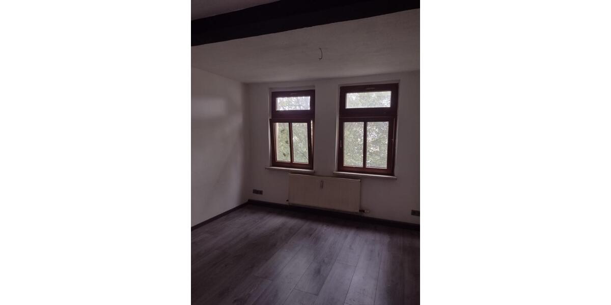 Etagenwohnung Zwickau - 4 Zimmer, 100 m&sup2;, 400&euro; | Angebot:25917456