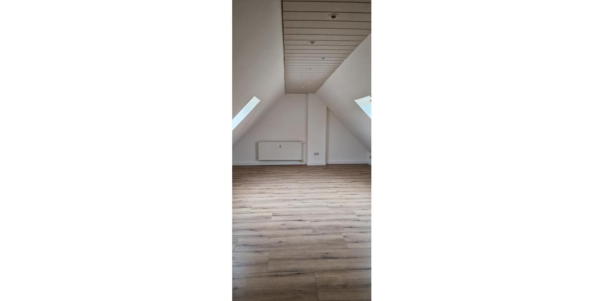 Dachgeschoßwohnung Hohenstein-Ernstthal Ernstthal - 5 Zimmer, 98 m&sup2;, 630&euro; | Angebot:25232383