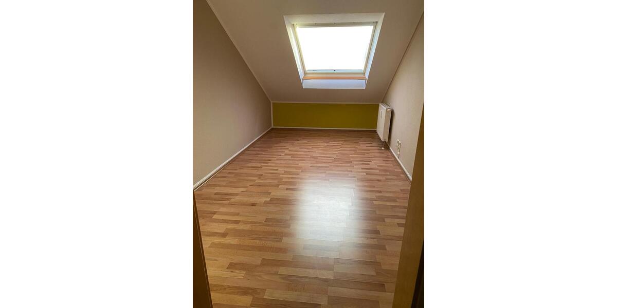 Dachgeschoßwohnung Reichenbach im Vogtland - 3 Zimmer, 68 m&sup2;, 430&euro; | Angebot:25330117