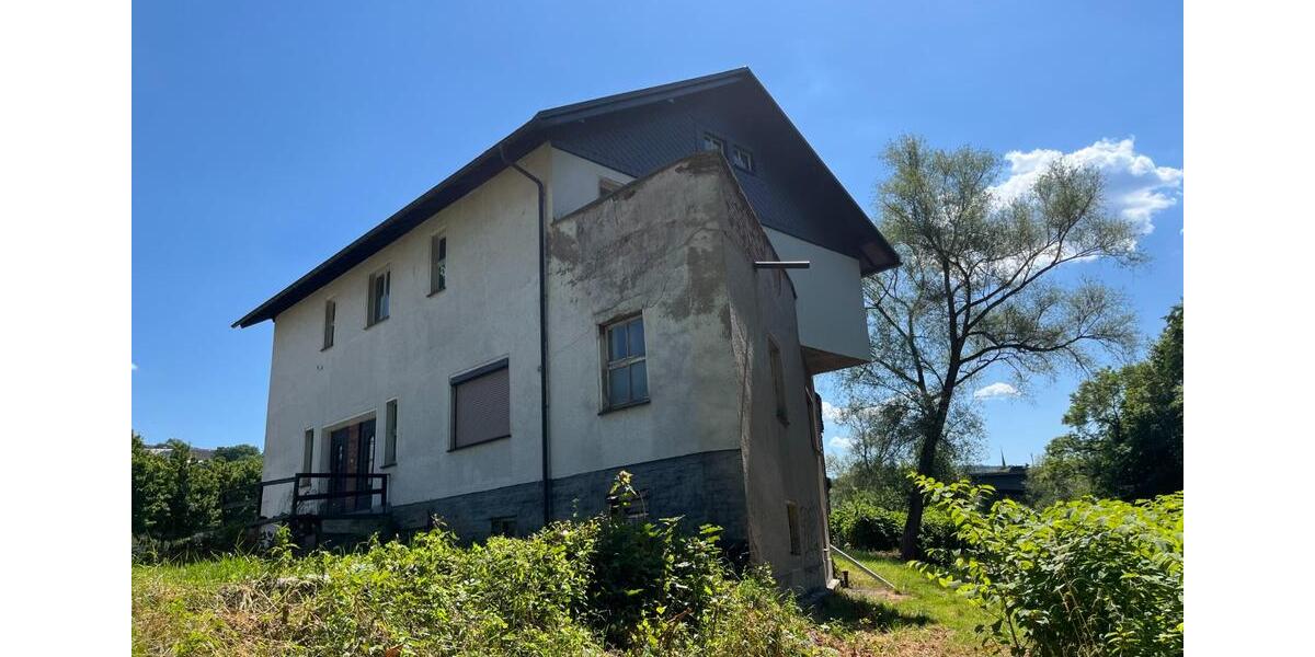 Einfamilienhaus Aue-Bad Schlema Bad Schlema - 6 Zimmer, 295 m&sup2;, 145.000&euro; | Angebot:25942403
