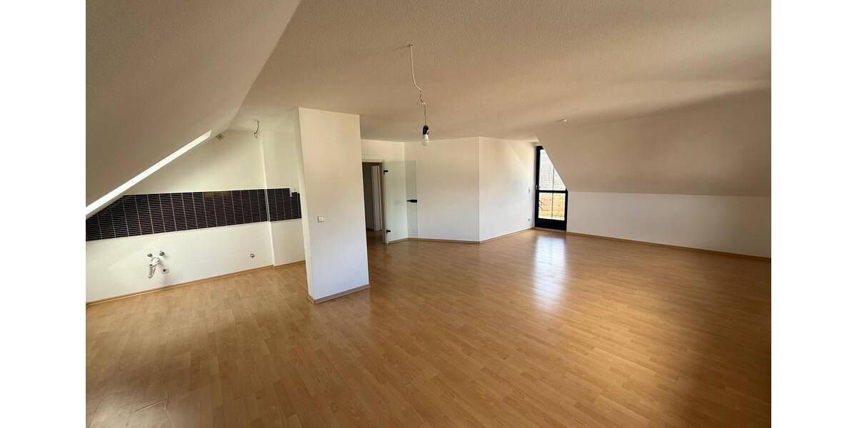 Dachgeschoßwohnung Zwickau Zwickau-Nord - 3 Zimmer, 99 m&sup2;, 620&euro; | Angebot:25753769