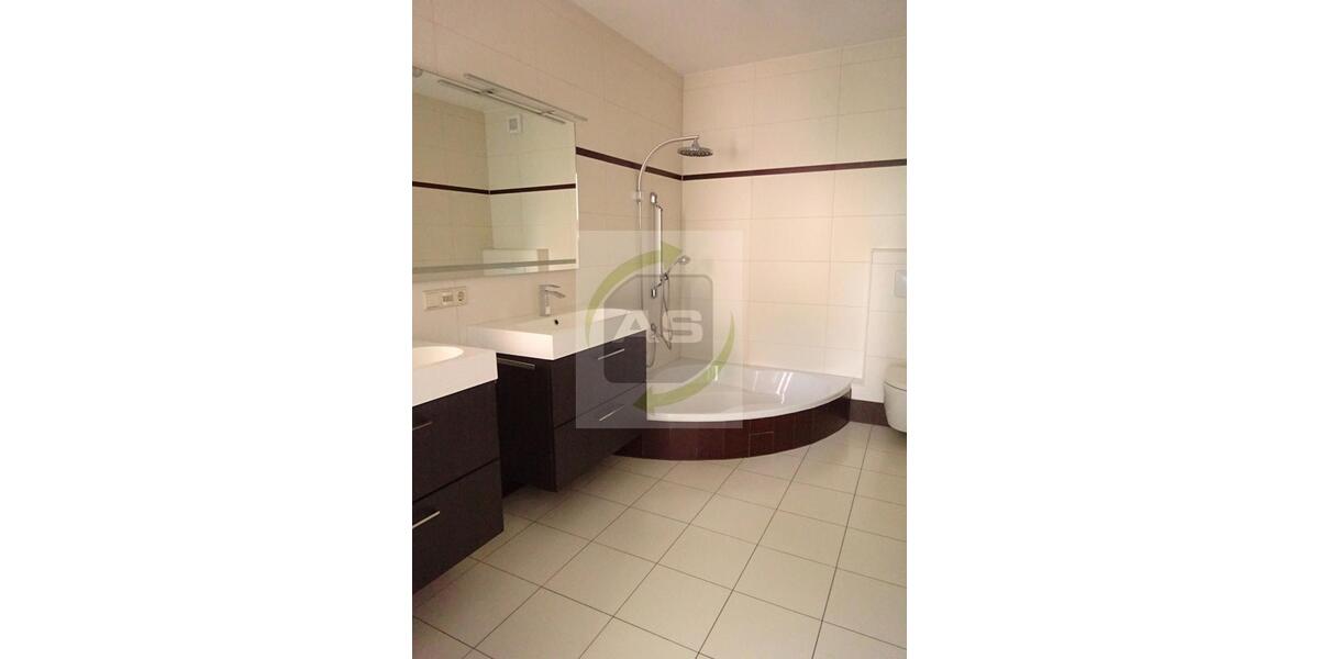 Etagenwohnung Zwickau - 5 Zimmer, 130 m&sup2;, 1.150&euro; | Angebot:26624039