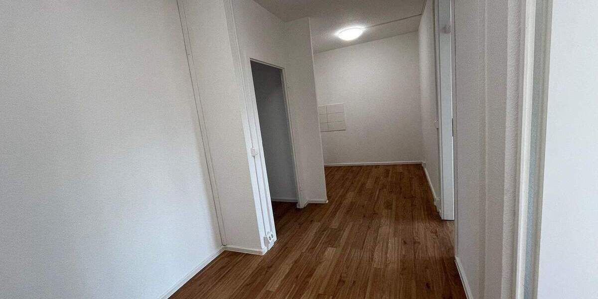 Etagenwohnung Zwickau Neuplanitz - 3 Zimmer, 60 m&sup2;, 250&euro; | Angebot:25700353