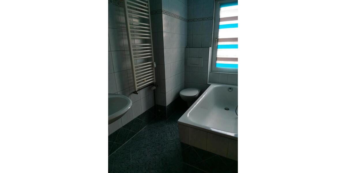 Etagenwohnung Glauchau - 4 Zimmer, 90 m&sup2;, 450&euro; | Angebot:25790609