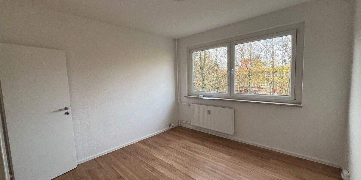 Etagenwohnung Zwickau Neuplanitz - 3 Zimmer, 60 m&sup2;, 250&euro; | Angebot:25700353