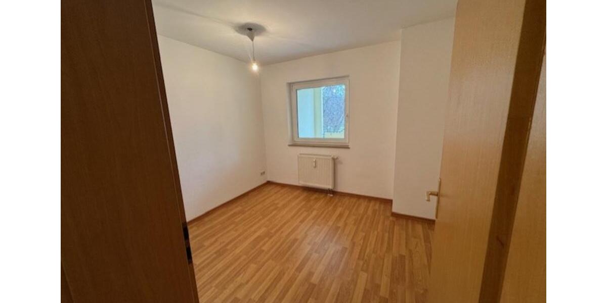 Etagenwohnung Zwickau - 2 Zimmer, 52 m&sup2;, 345&euro; | Angebot:25762698